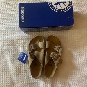 NWT Birkenstock Arizona 🌟